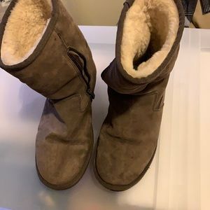 Ugg 9 size still good condition